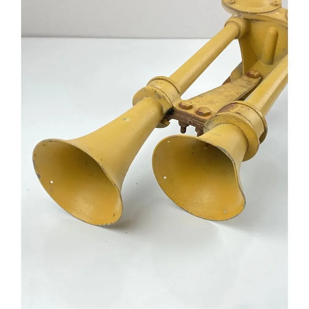 Vintage Double Trumpet Dual Air Horn - Untested - 16in L DP2134